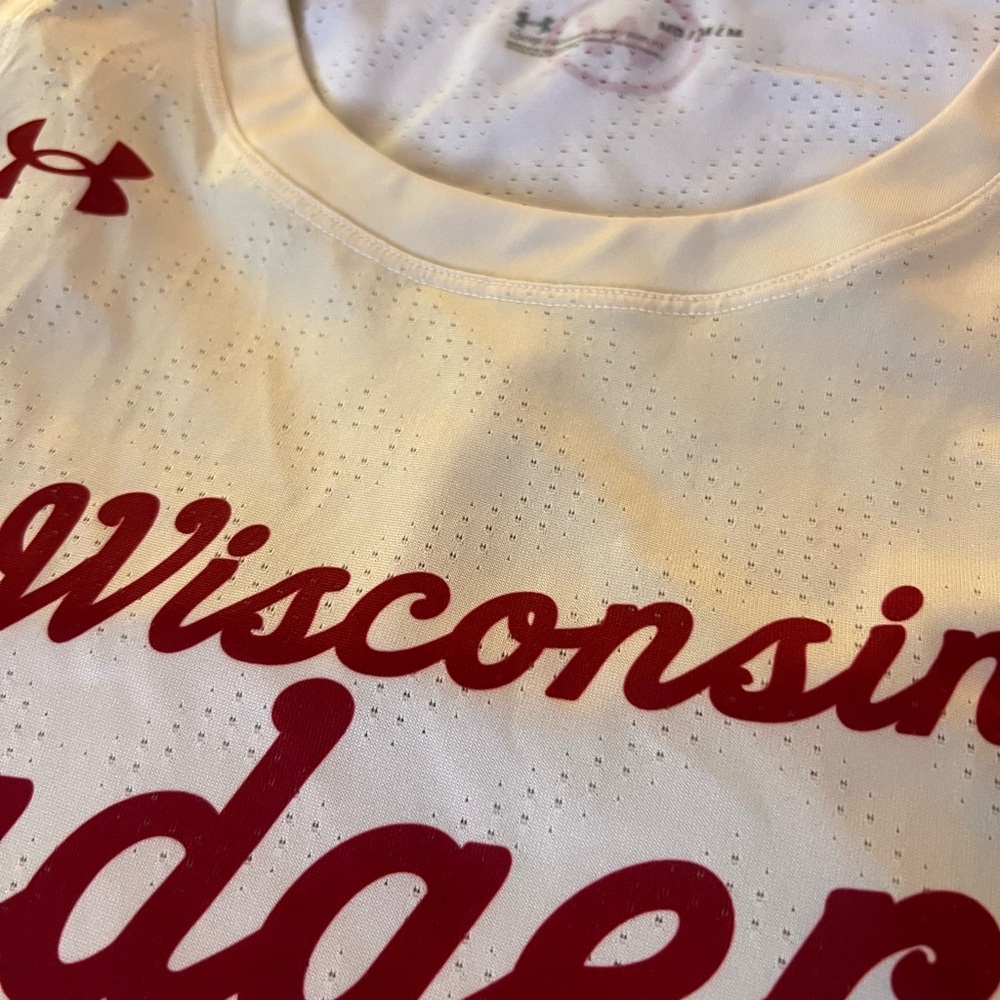 Wisconsin Badgers Under Armour White Jersey - Men’s medium - Picture 3 of 4